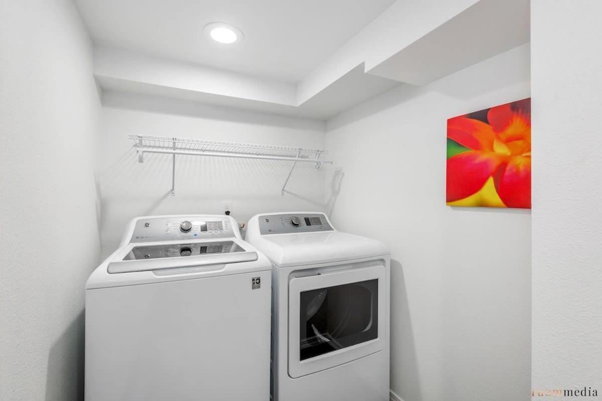 - The Fantastic Fargo Flat - Irving Park Oasis *