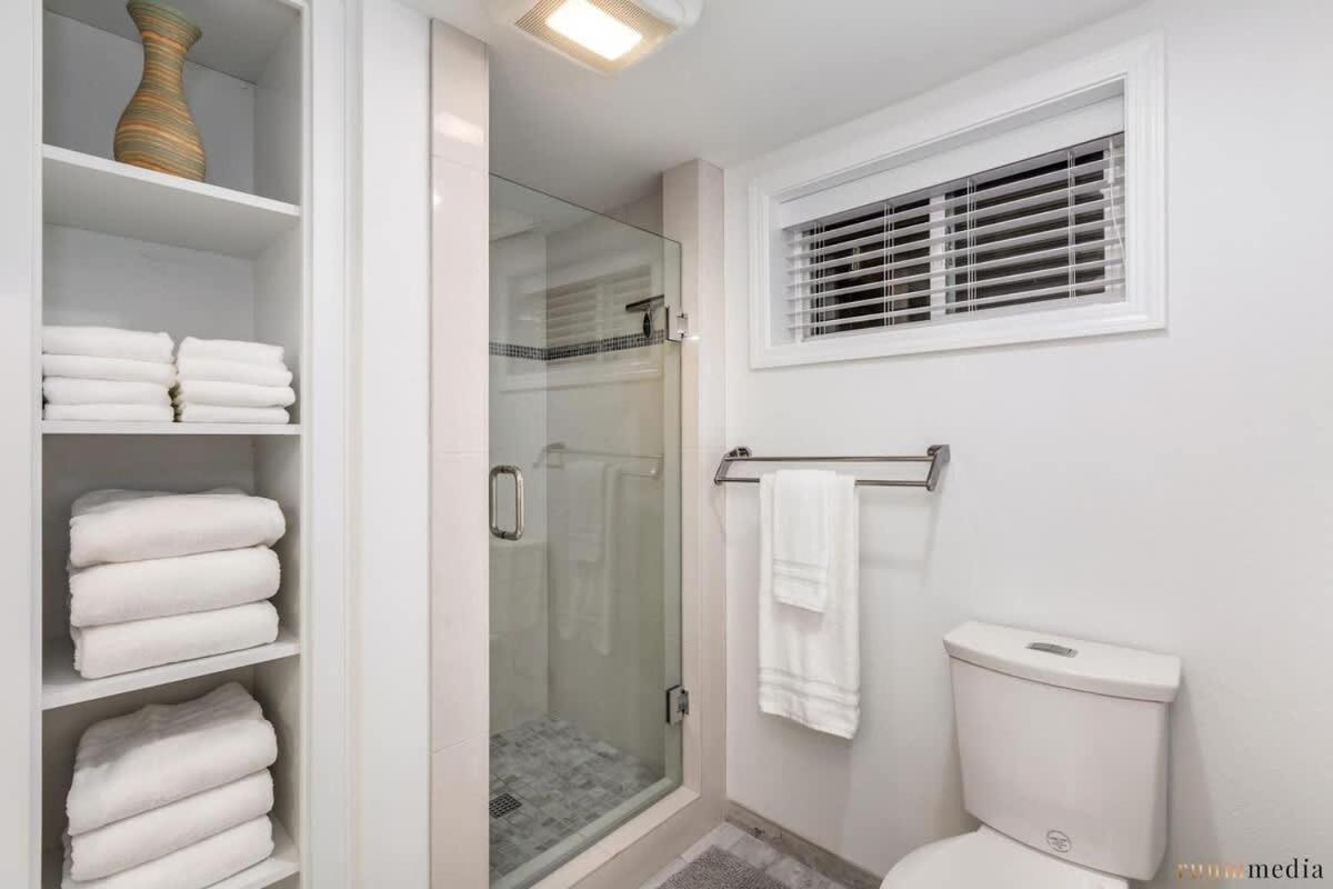 - The Fantastic Fargo Flat - Irving Park Oasis