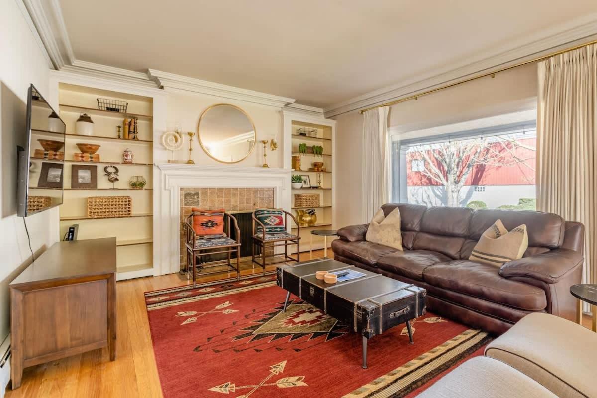 Holiday home - 1923 Belmont House Of Antiques - Coffee & Brunch Portland