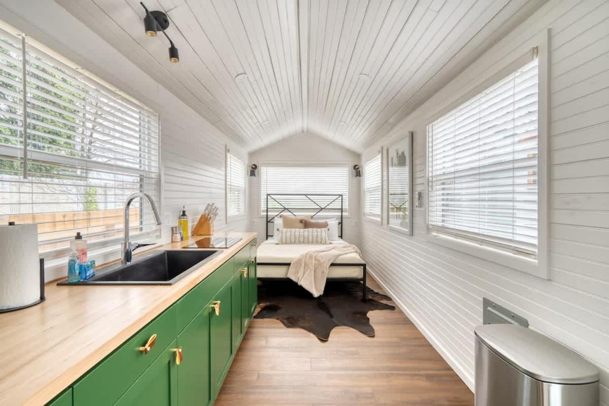 - Noir-emerald Modern Tinylux In * Portland