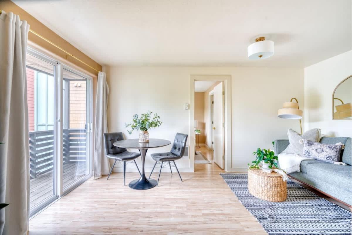 - Adorable Bright 1 Bed Near Ohsu Apartment Portland