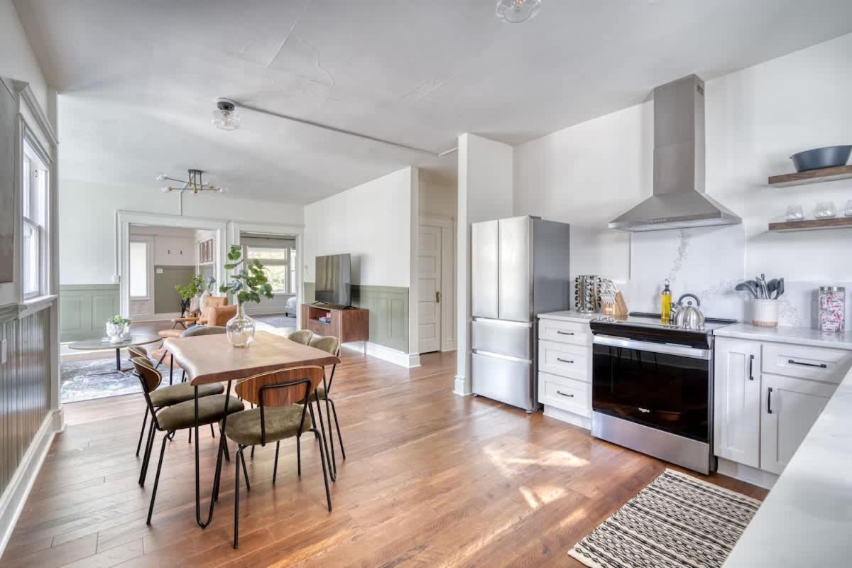 - Renewed Classic Craftsman In Se - 95 Walkscore Portland