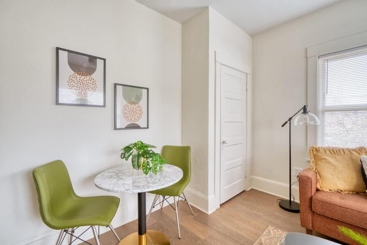 - Mt Tabor Retreat - Local Eateries - Shops - Bars Portland
