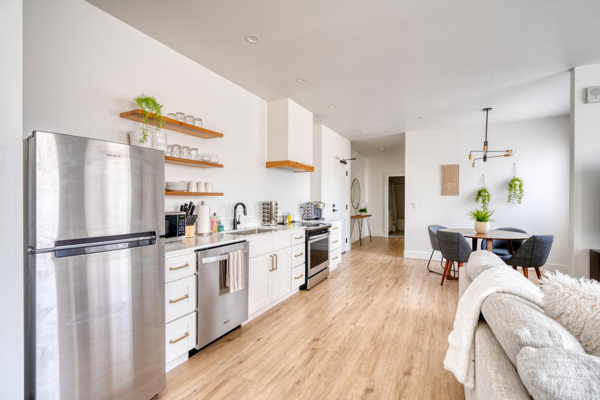 Apartment - Serenity- Stylish 2-bed Alberta Haven Portland