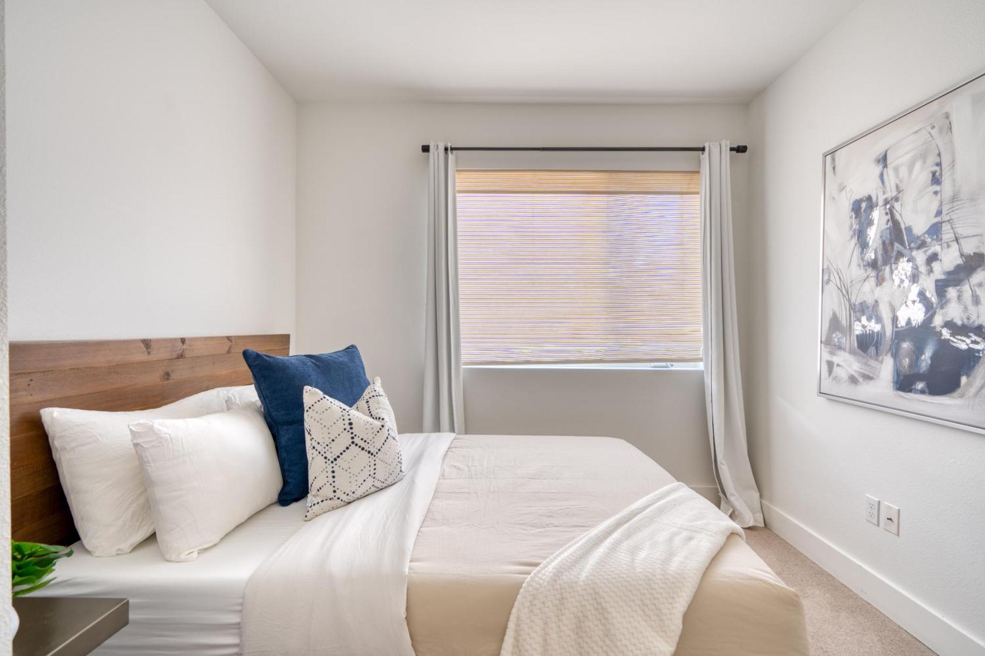 - Serenity- Stylish 2-bed Alberta Haven
