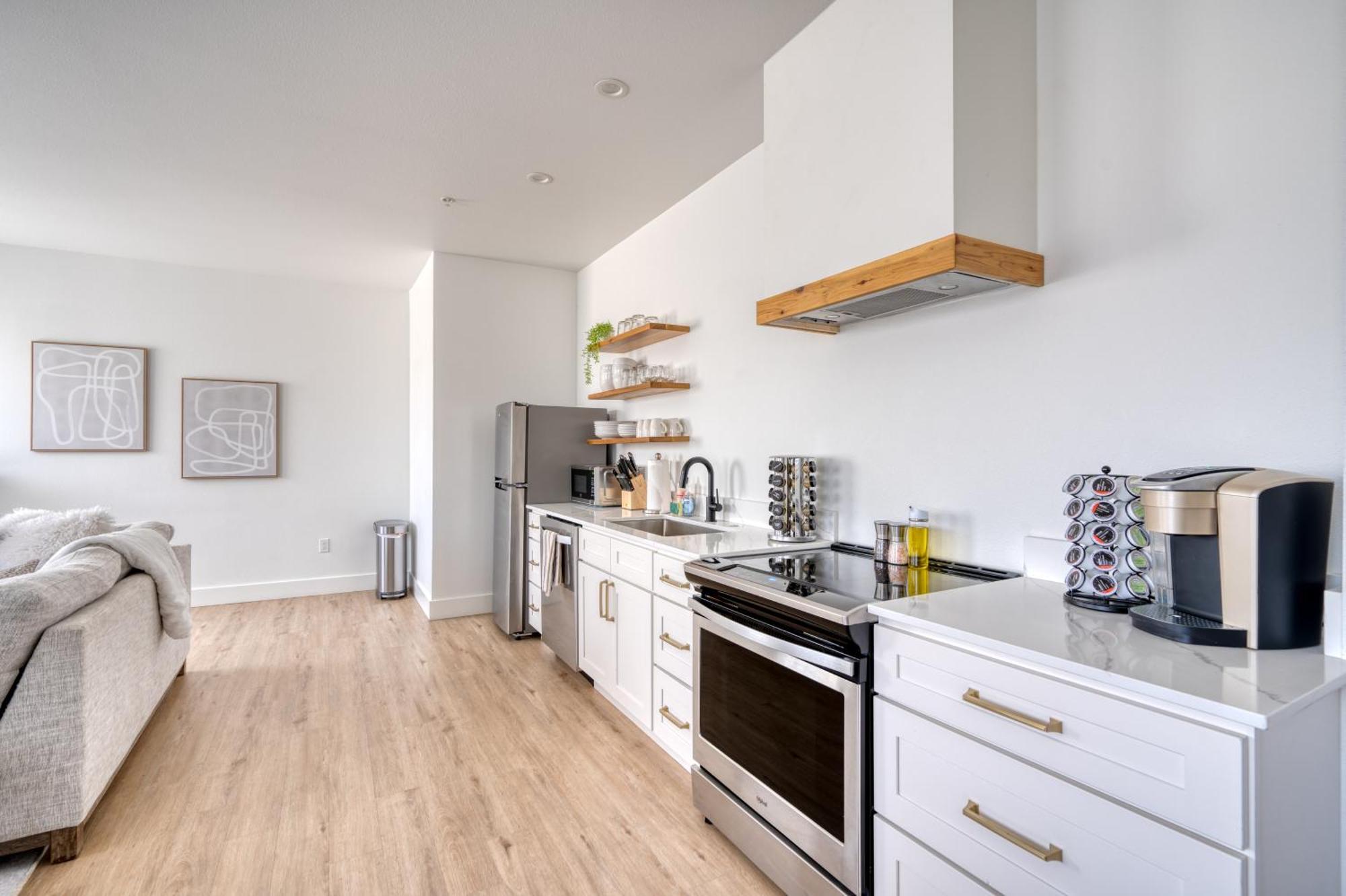 - Serenity- Stylish 2-bed Alberta Haven *