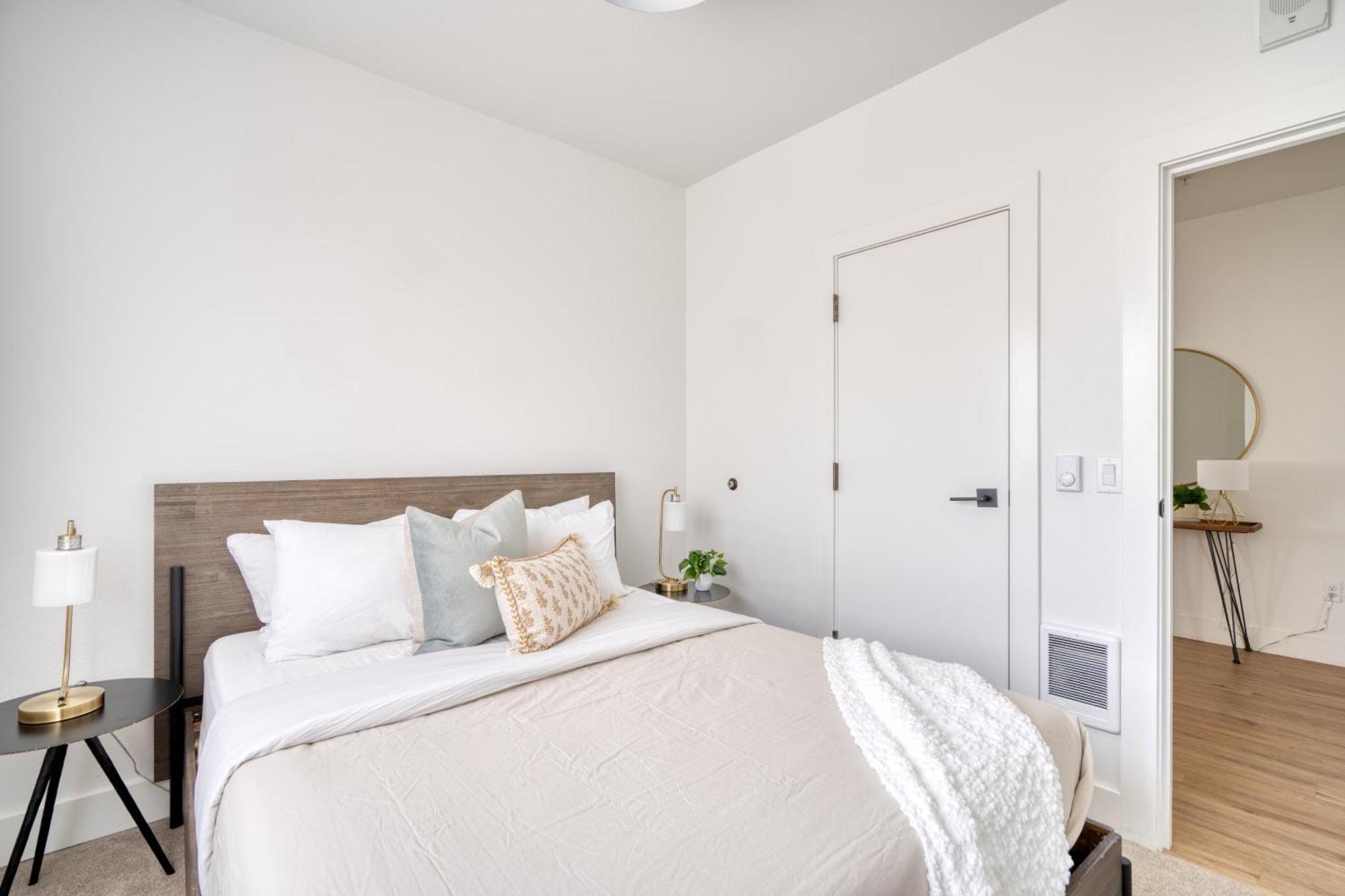 - Serenity- Stylish 2-bed Alberta Haven Apartment