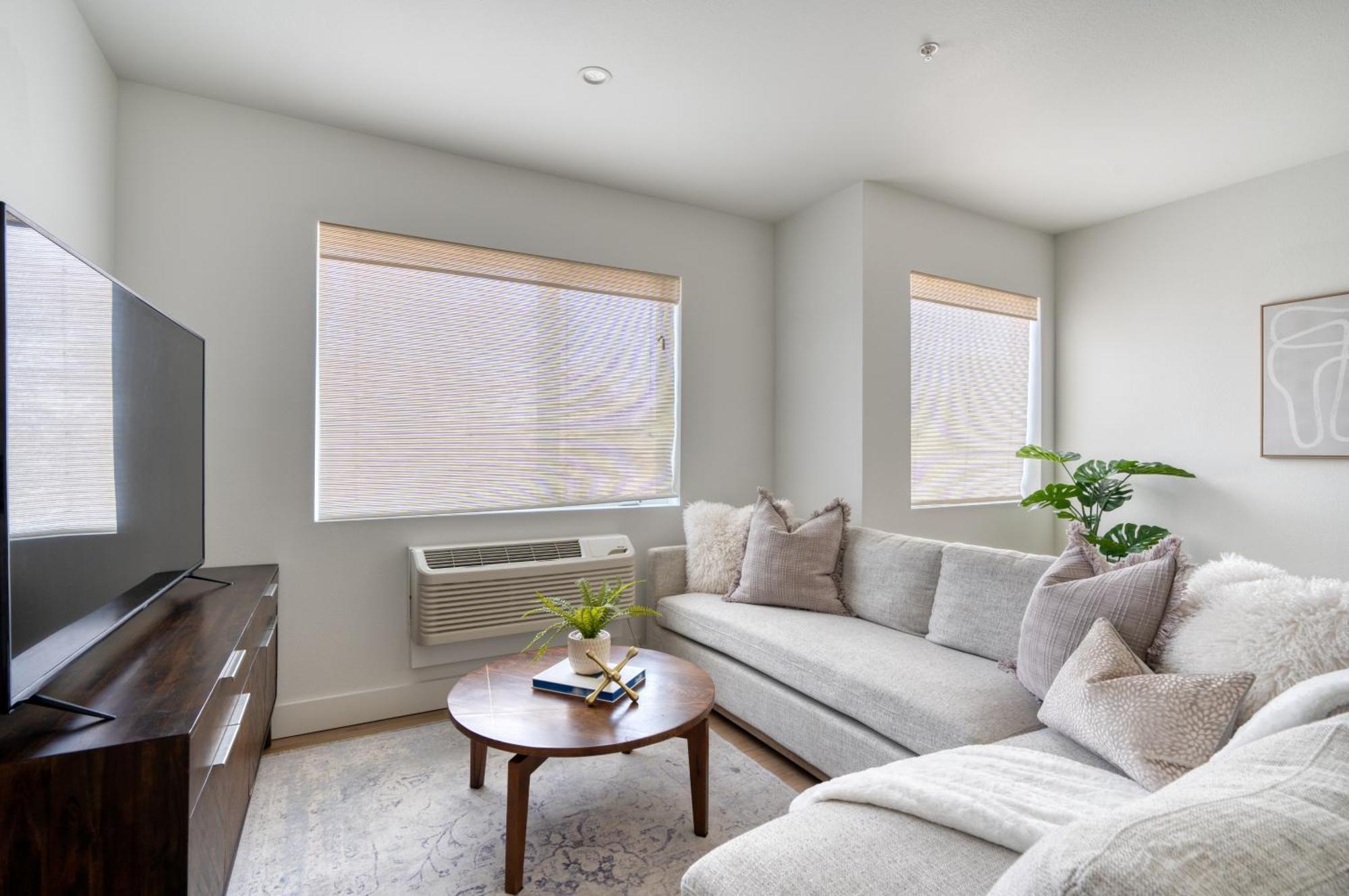 Apartment - Serenity- Stylish 2-bed Alberta Haven *