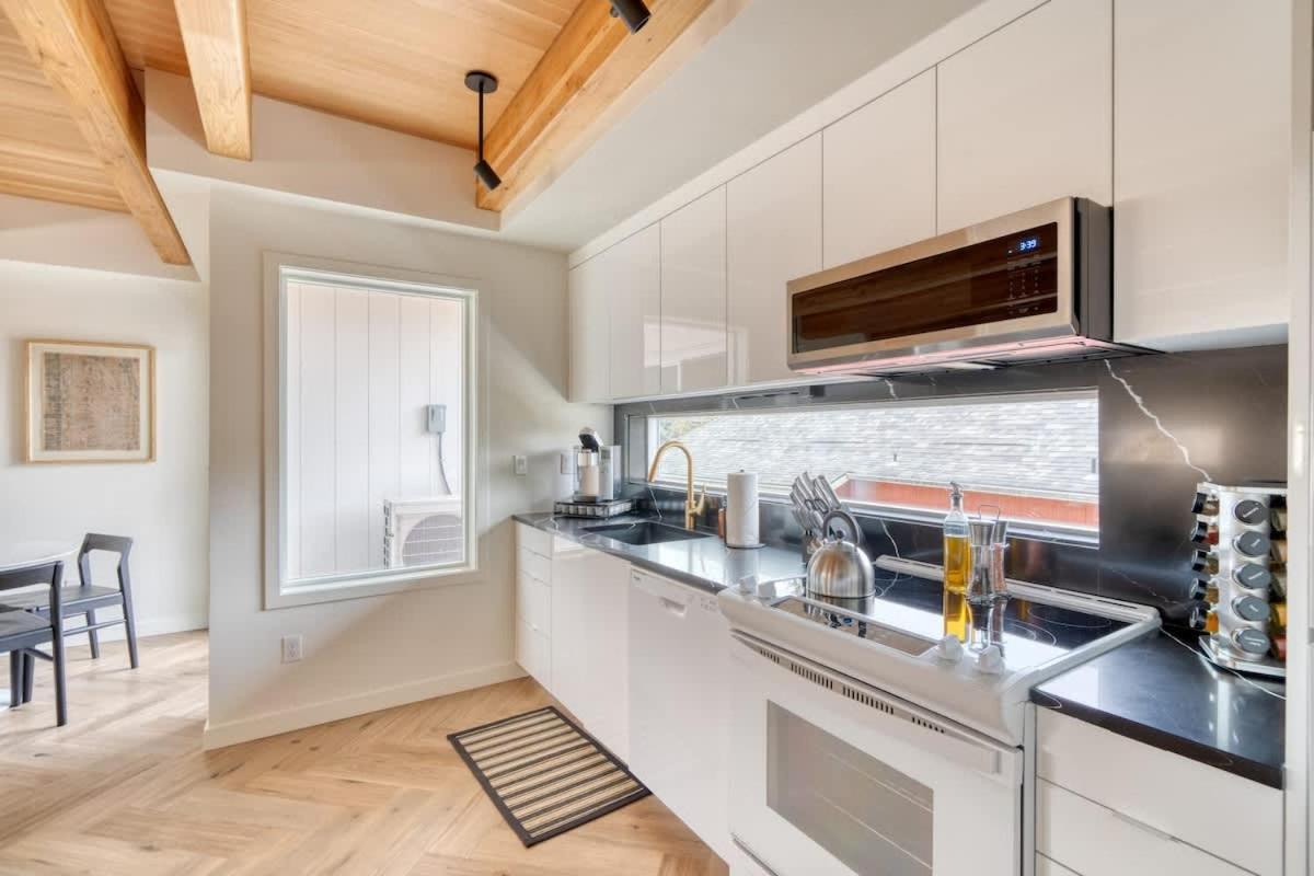 Alberta Arts District Hideaway- Stylish Townhome *