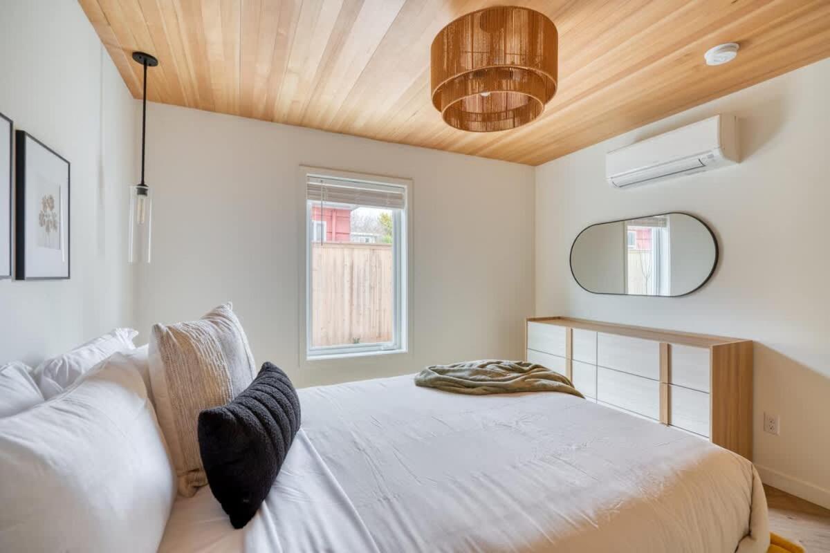 Alberta Arts District Hideaway- Stylish Townhome Holiday home *