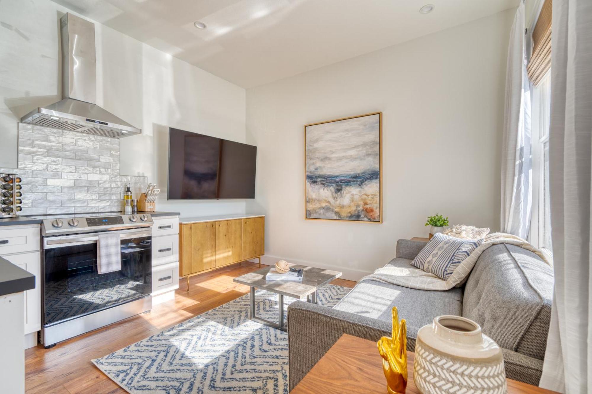 Apartment - The Charmante Suite- Breweries & Boutiques Portland