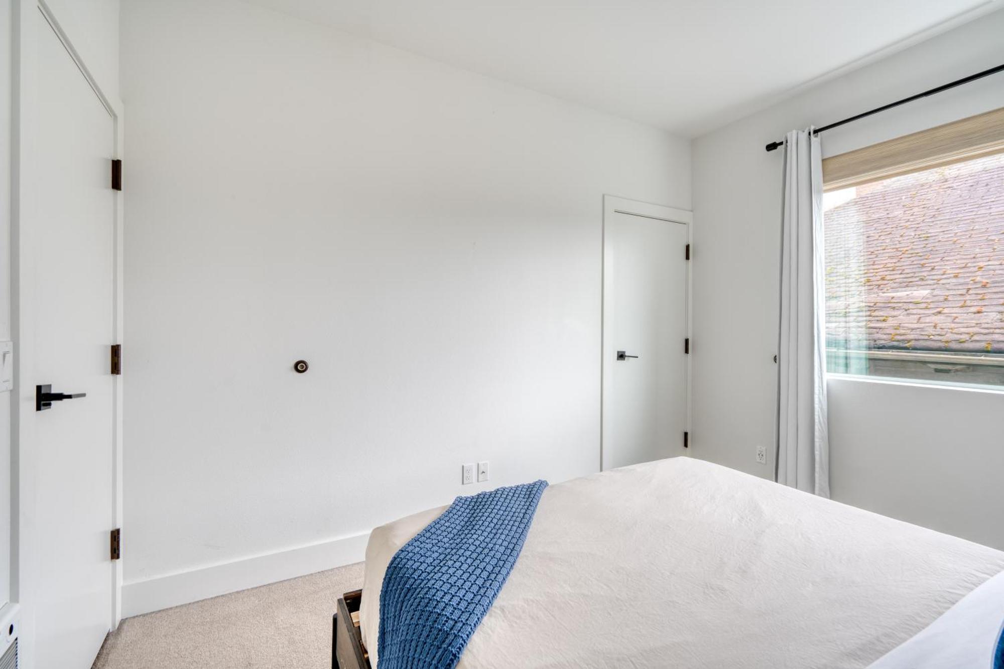 Apartment - Exclusive Entire Floor & Instaworthy Local Art