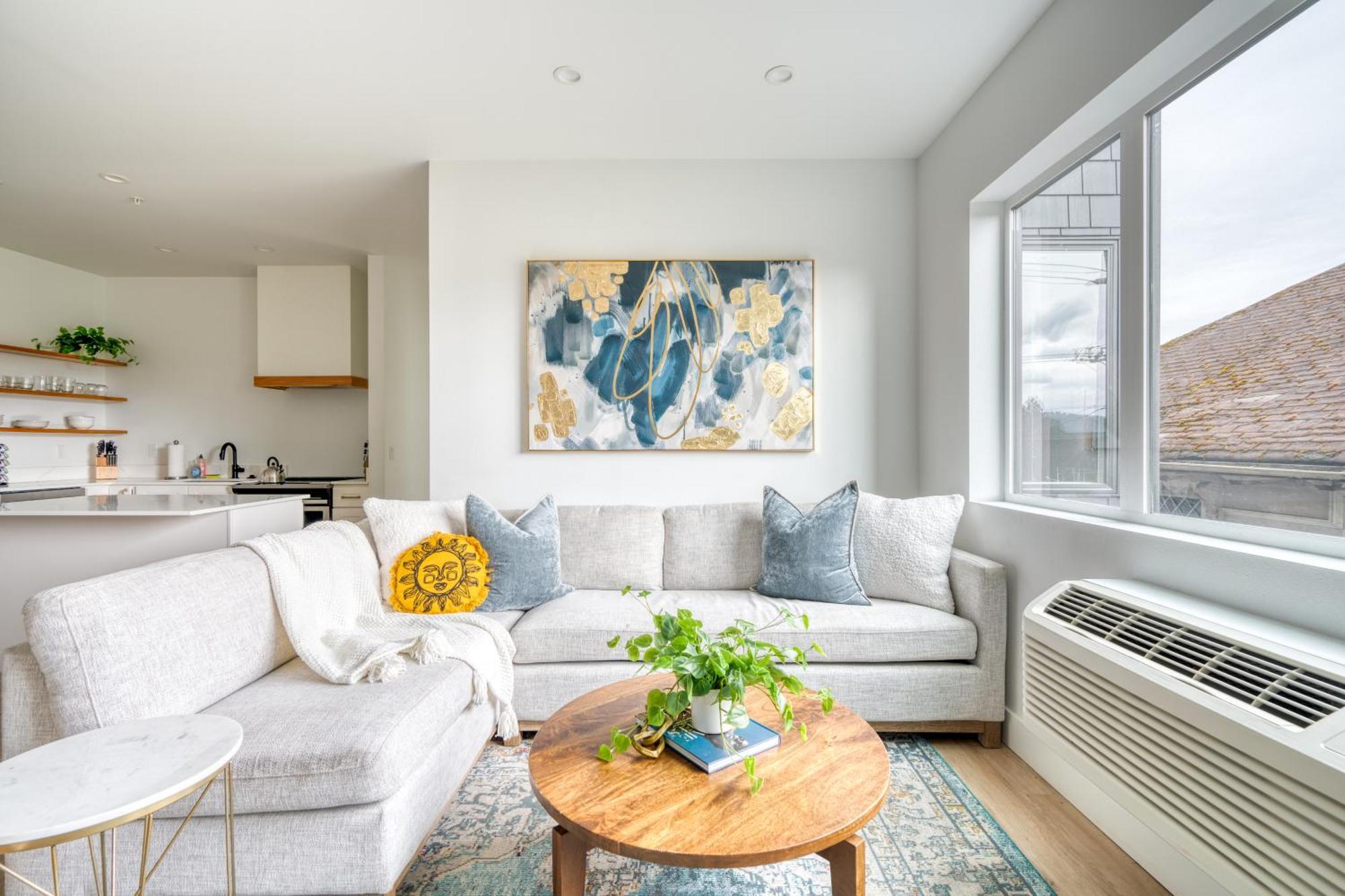 Apartment - Exclusive Entire Floor & Instaworthy Local Art *