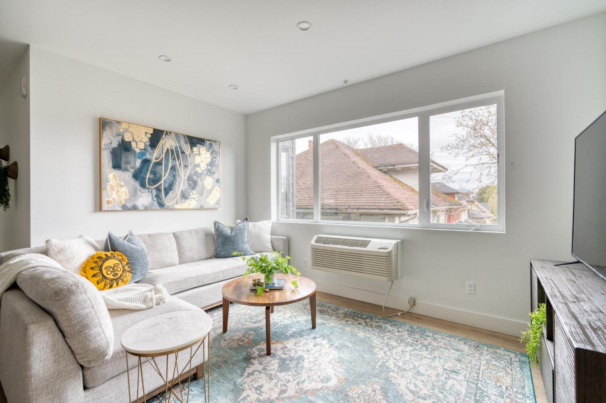 Apartment - Exclusive Entire Floor & Instaworthy Local Art Portland