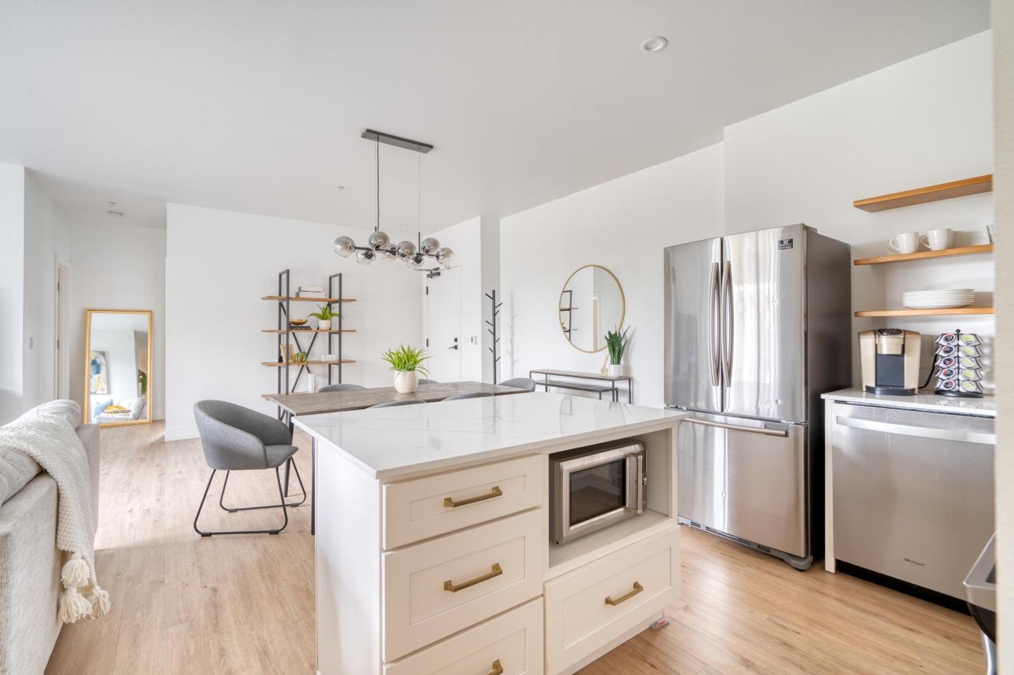 Apartment - Exclusive Entire Floor & Instaworthy Local Art Portland