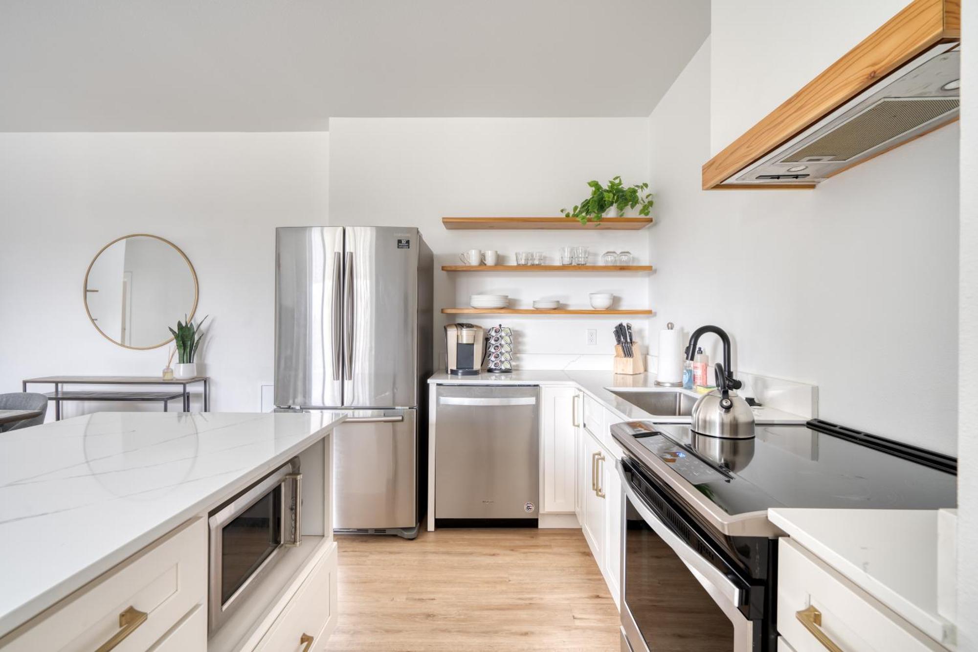 Apartment - Exclusive Entire Floor & Instaworthy Local Art *