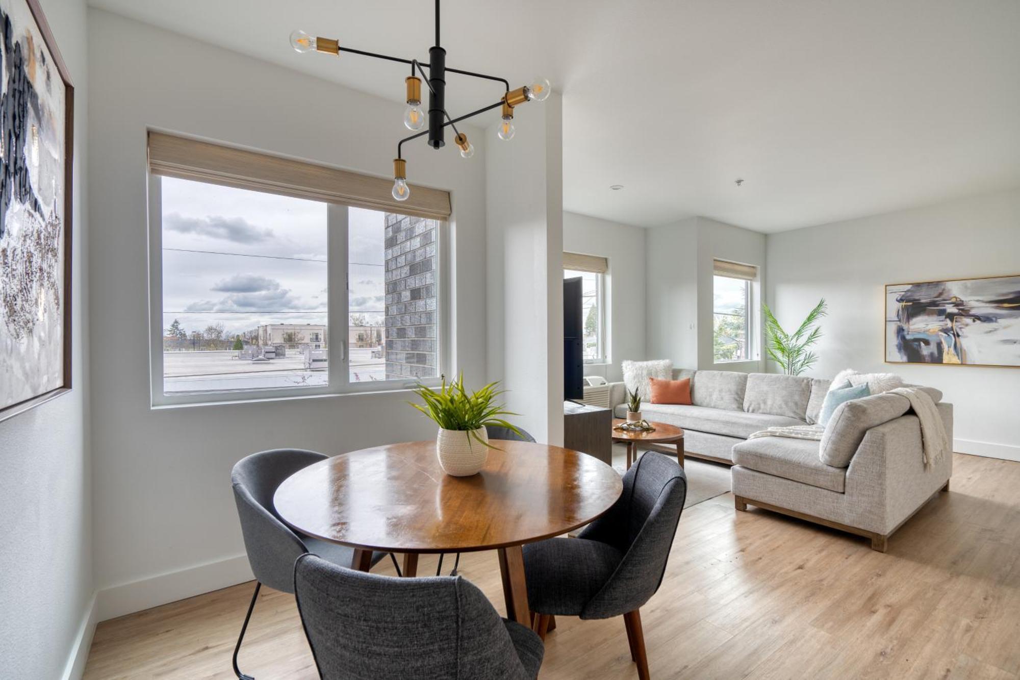 Apartment - Exclusive Entire Floor & Instaworthy Local Art