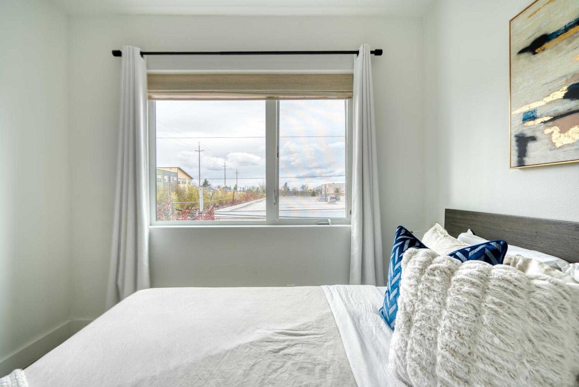 Apartment - Exclusive Entire Floor & Instaworthy Local Art Portland