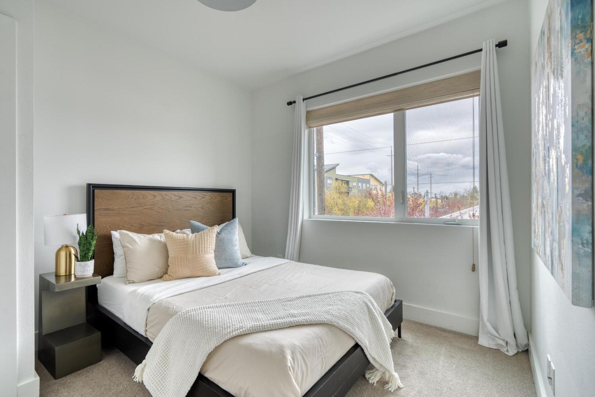 Apartment - Exclusive Entire Floor & Instaworthy Local Art