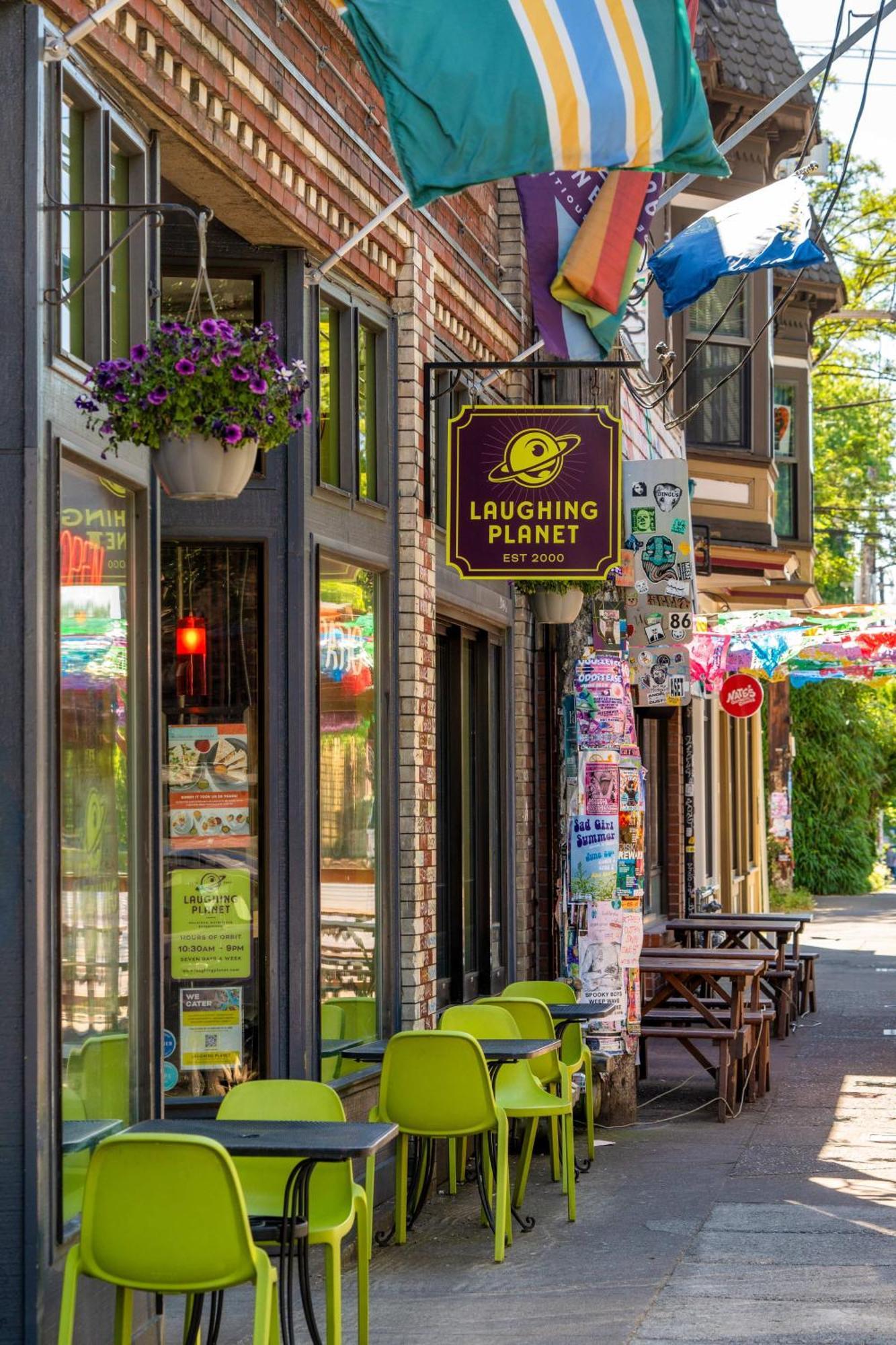 - Historic Queen Anne Vernacular - 95 Walkscore Apartment