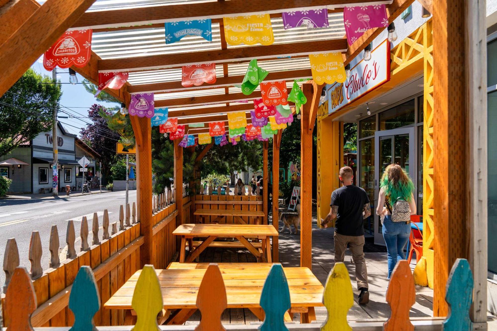 - The Graffiti Alley Tiny House - Food, Art & Beer *