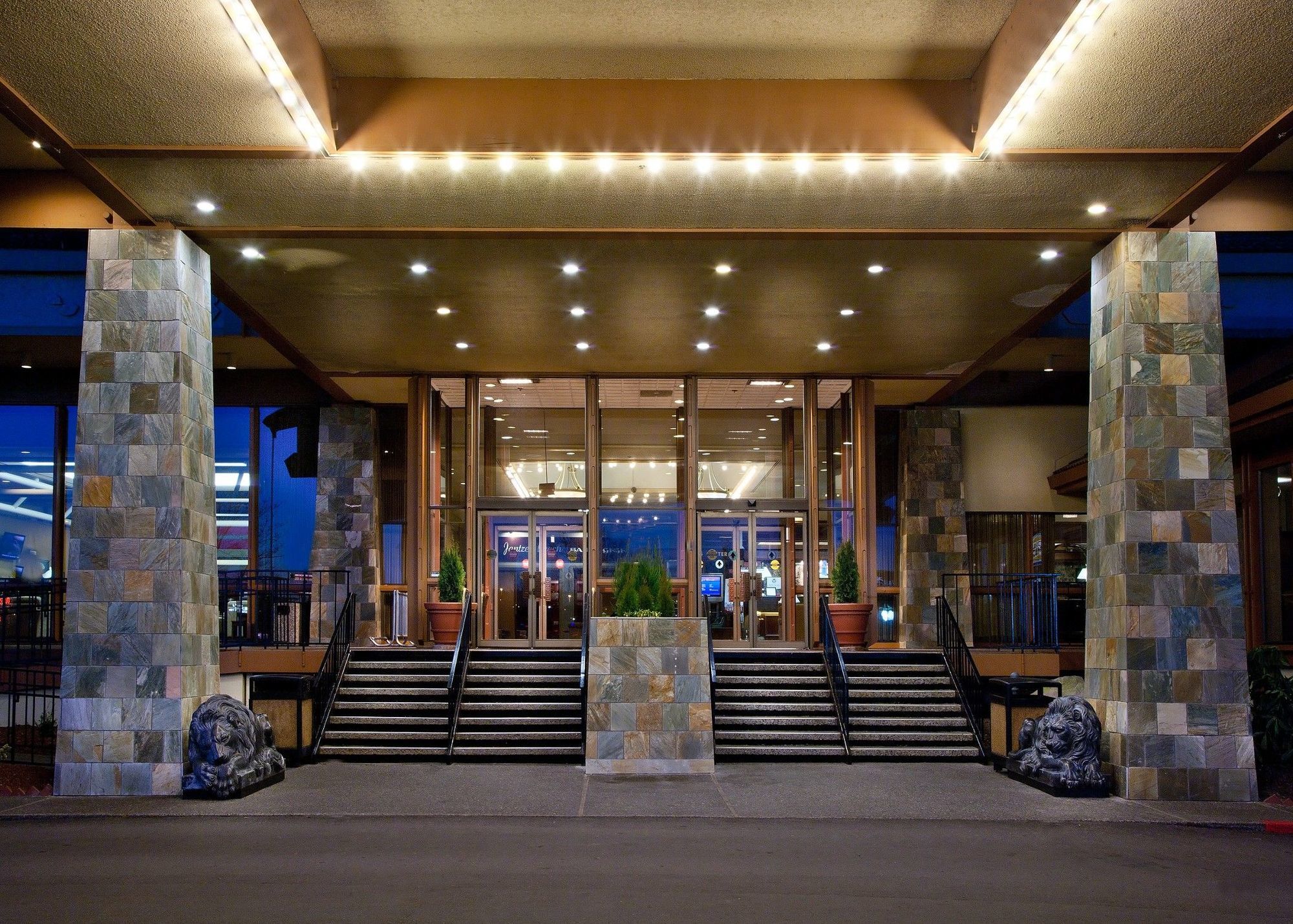 - Columbia Riverfront By Ihg