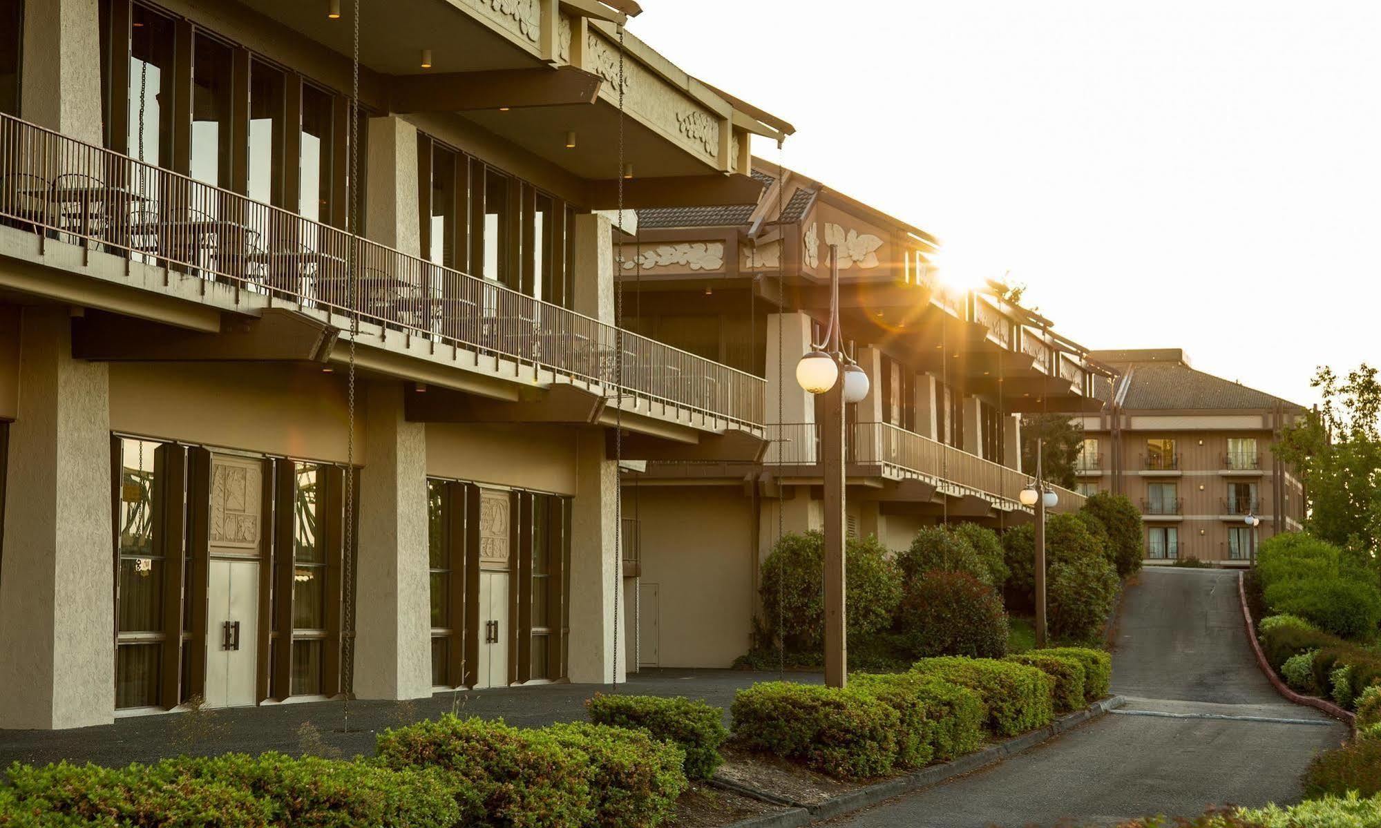 - Columbia Riverfront By Ihg Hotel 3*