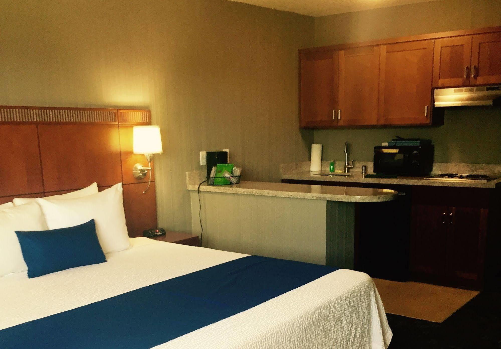 Country & By Radisson, Delta Park North Portland