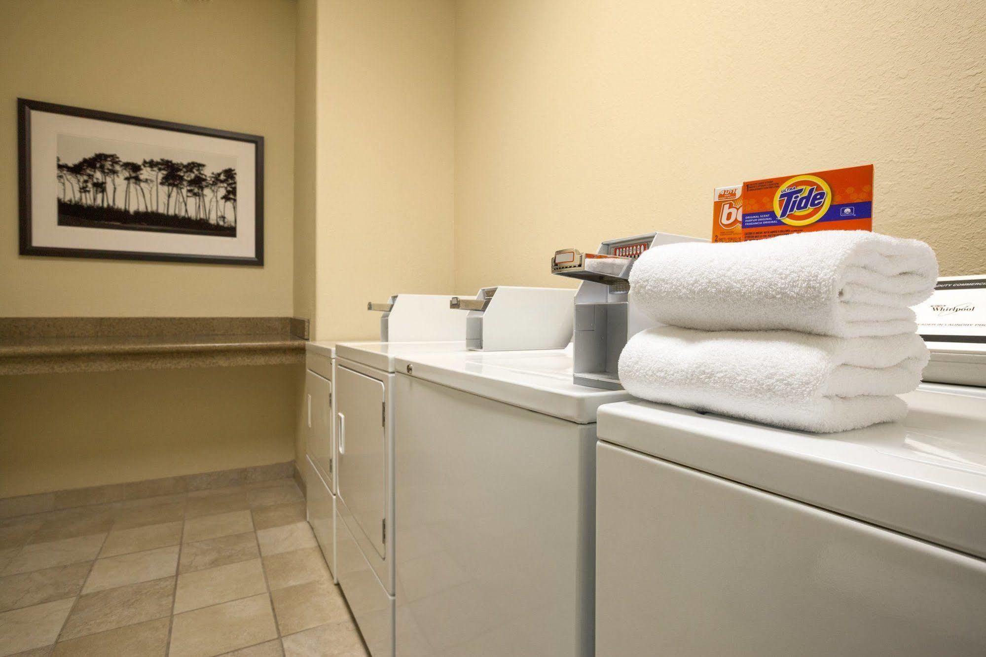 Country & By Radisson, Delta Park North 3*