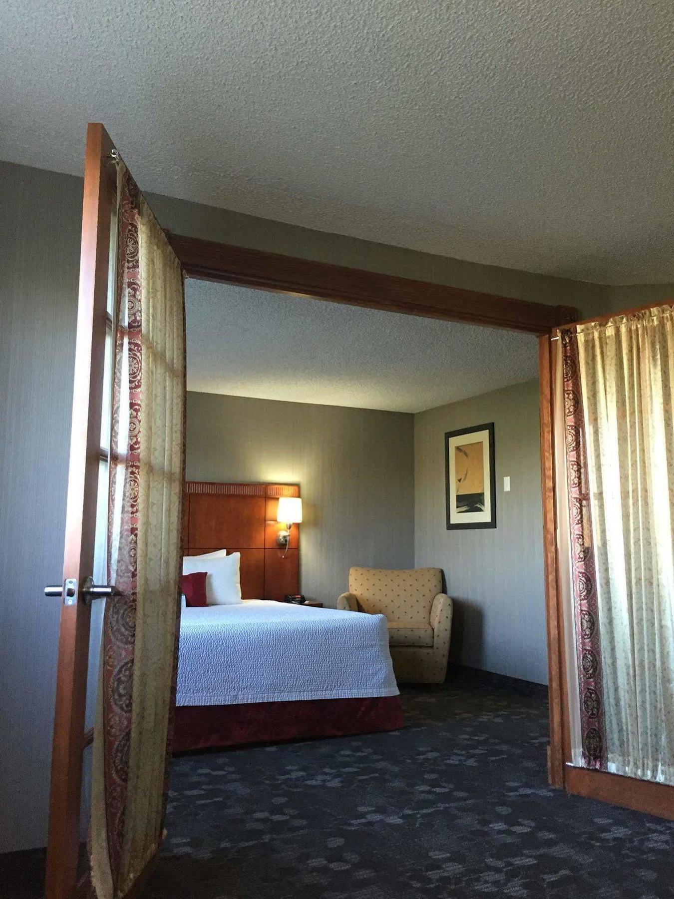 Country & By Radisson, Delta Park North 3*