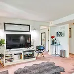 Lush Portland Flat With Fire Pit, 4 Mi To Dtwn!