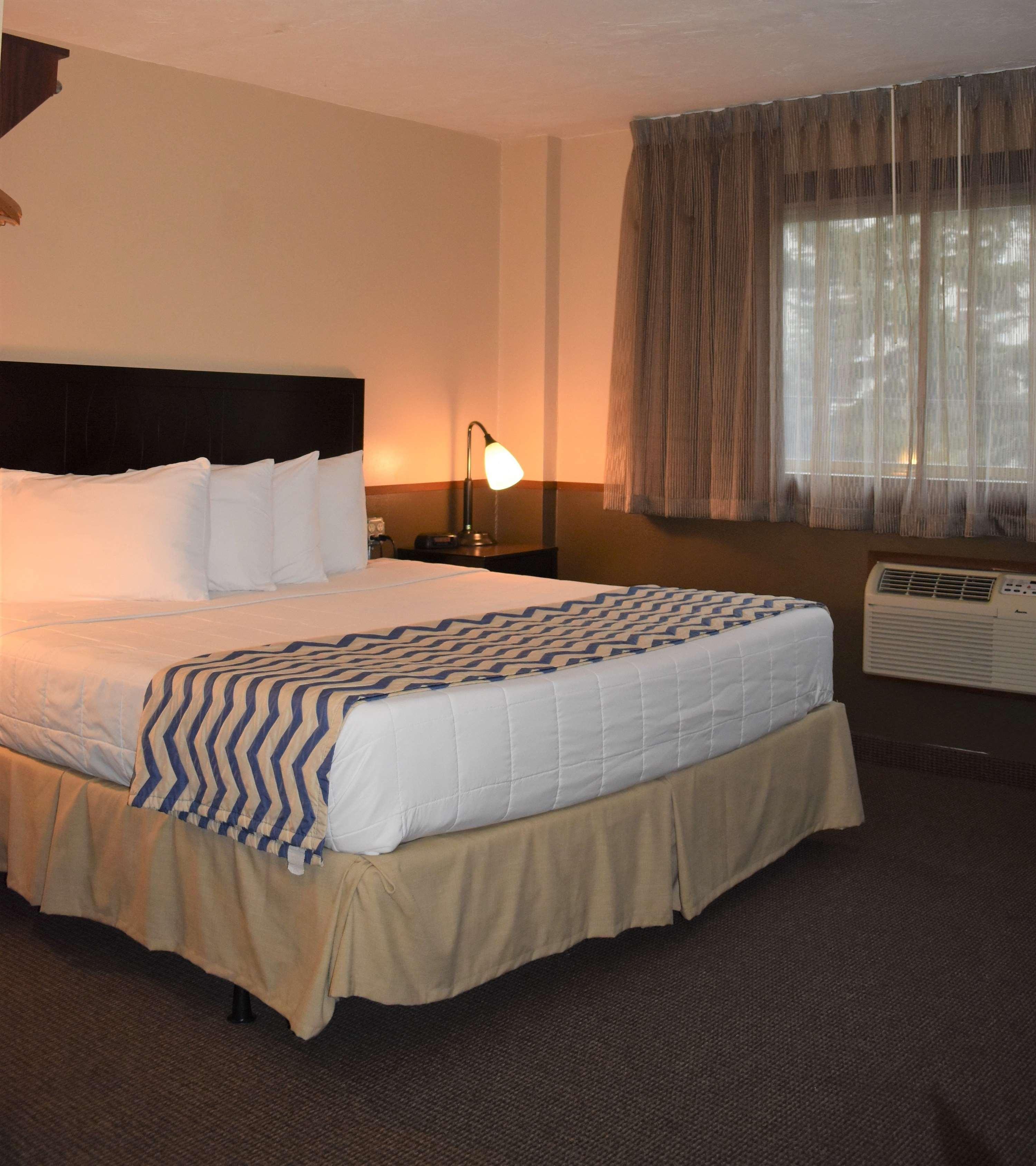 Surestay By Western Center Hotel