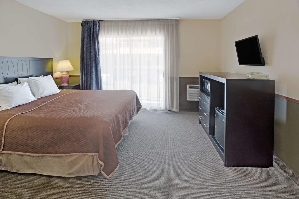 Surestay By Western Center Hotel