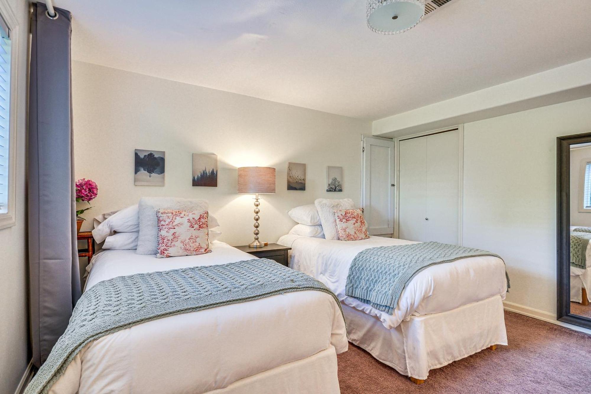 Lush Flat With Fire Pit, 4 Mi To Dtwn! Apartment *