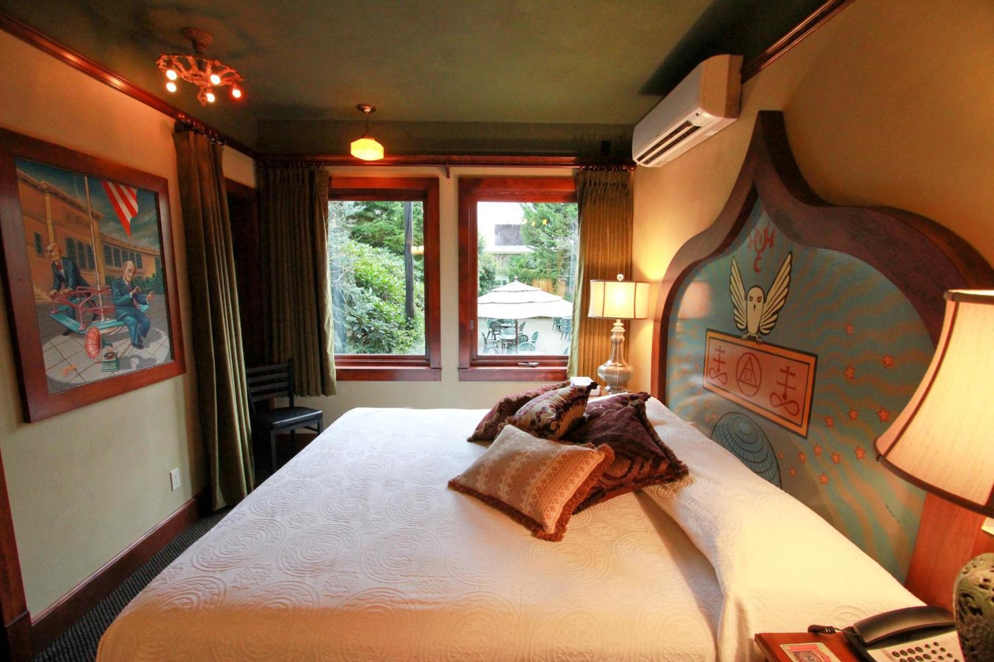 Mcmenamins Kennedy School 3*