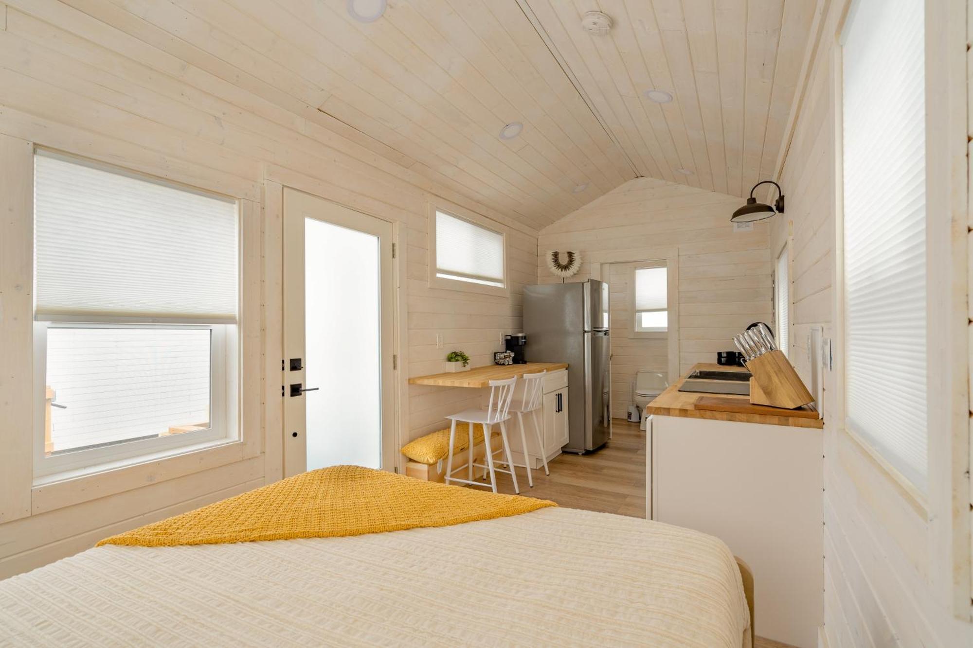 Apartamento - The Tiny Oasis Steps To Local Coffee & Restaurants *