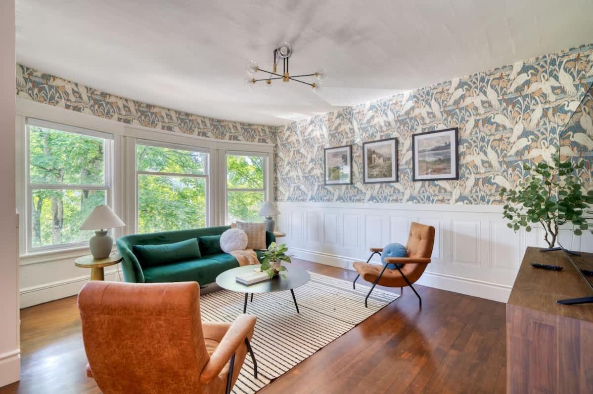 - Perfect Family Friendly 3 Bed - 95 Walkscore *